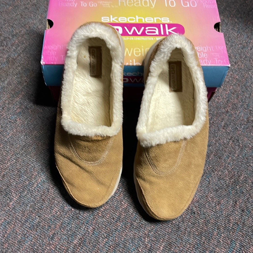 Skechers Go Walk Toasty size 8 Chestnut lined